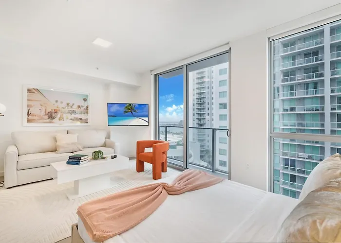 Designer Studio Downtown Miami With Rooftop Pool And Gym