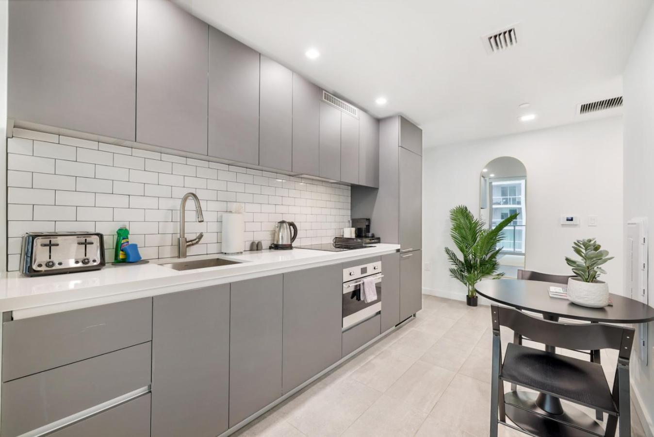 Designer Downtown With Rooftop Pool And Gym Apartment Miami